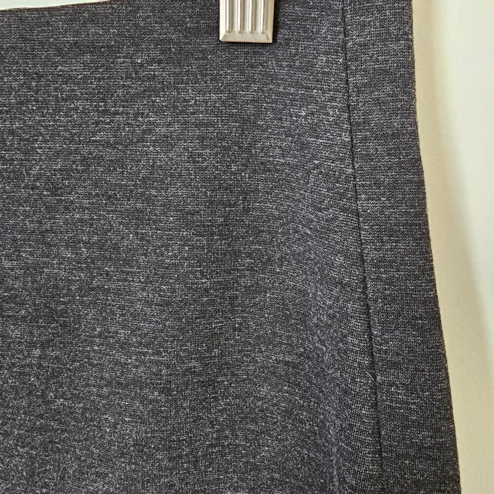 EUC VINCE CAMUTO DARK GREY FITTED PENCIL SKIRT SIZE SMALL